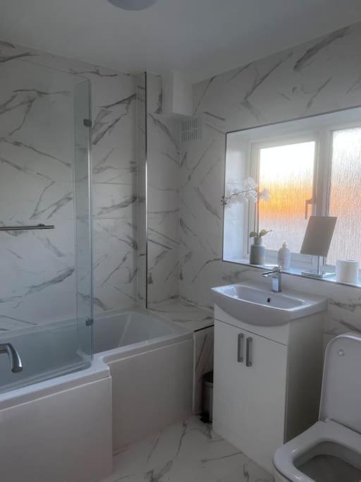 Home In Basildon, Essex Luaran gambar